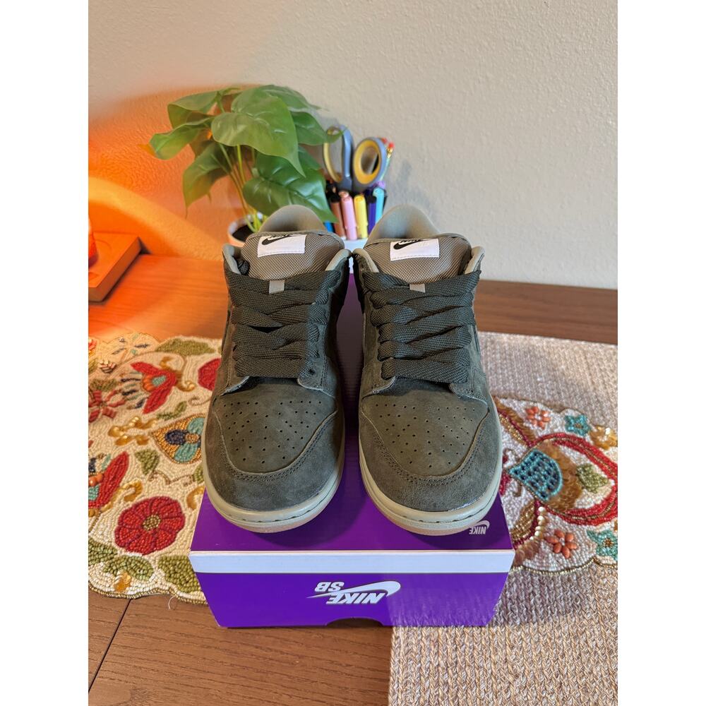 Nike SB Dunk Low Pro B Sequoia Light Army Olive Green Khaki Medium HJ0367 301 - Picture 3 of 9
